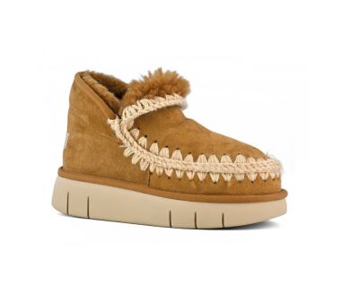 Mou 'eskimo bounce sneaker di mou è realizzata artigianalmente in vera pelle di montone double-face, con le inconfondibili cuciture in lana all'uncinetto firmate mo